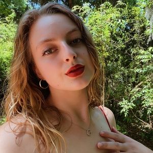 Meet your Posher, Claire